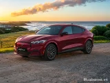Ford Mustang Mach-E màu đỏ 3/4 trước