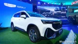 Geely màu trắng 3/4 trước