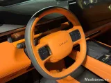 Lynk Co 900 vô lăng màu cam