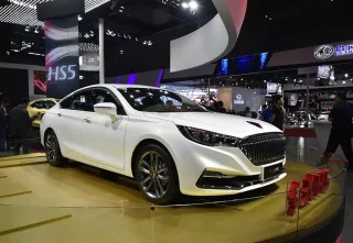 Hongqi H5 lộ diện cạnh tranh với BMW 5-series và Mercedes-Benz E-Class