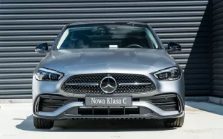 Mercedes-Benz C 300 2022 có giá đắt kỷ lục 2,399 tỷ đồng tại Việt Nam