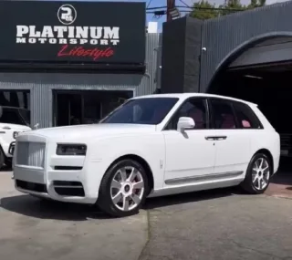 Rolls-Royce Cullinan độ sở hữu nội thất màu hồng dễ thương khiến hội chị em mê mệt