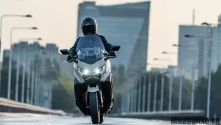 Thiết kế đầu xe Yamaha Tmax