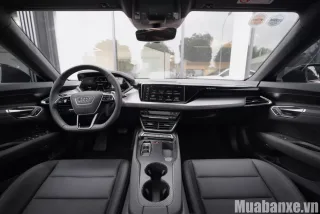 Tap-lô và vô-lăng Audi E-Tron
