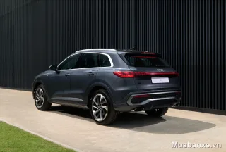 Audi Q5 2026 màu xám nhìn từ phía sau