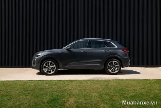 Audi Q5 2026 nhìn từ bên hông, màu xám sang trọng