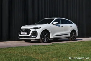Audi Q5 2026 màu trắng góc 3/4 trước, thiết kế thể thao và hiện đại.