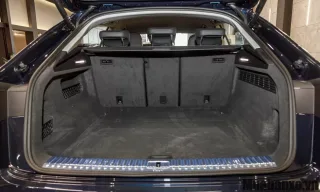 Khoang hành lý Audi Q8