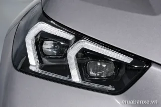 Đèn pha BMW X1 siêu chi tiết