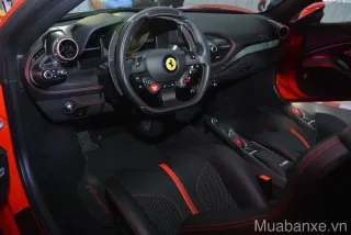 Tap-lô và vô-lăng Ferrari F8 Tributo