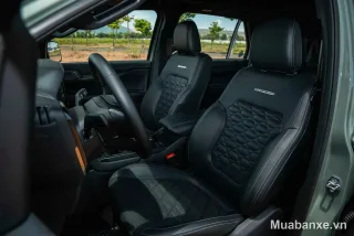 Ford Everest hàng ghế trước với thiết kế hiện đại và thoải mái