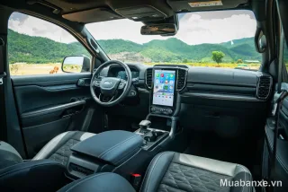 Nội thất Ford Everest với bệ trung tâm hiện đại