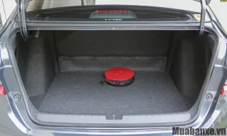 Khoang hành lí trên xe Honda City