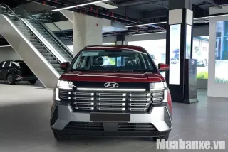 Hyundai Stargazer màu đỏ