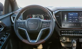 Tap-lô và vô-lăng Isuzu D-Max