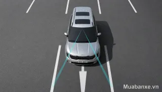 Kia Carnival đầu xe nhìn trước, màu bạc