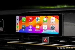 Kia Carnival khoang lái với màn hình giải trí sắc nét