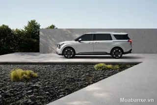 Kia Carnival ngoại thất màu trắng 3/4 bên