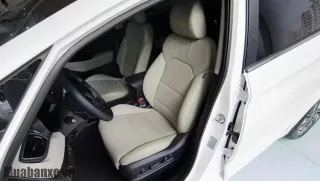 Ghế ngồi trên xe Kia Rondo