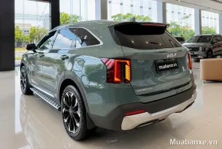 Kia Sorento màu xanh lá nhìn từ phía sau