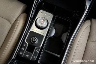 Kia Sorento bệ trung tâm với cần số và nút bấm