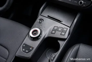 Kia Sportage bệ trung tâm với cần số và nút bấm