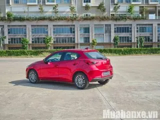 Thiết kế đuôi xe Mazda 2 Hatchback