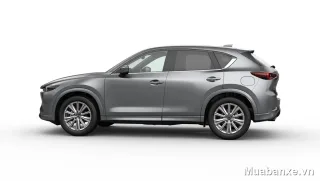 Mazda CX-5 màu xám nhìn từ bên hông