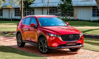Mazda CX-5 màu đỏ góc 3/4 trước, nổi bật và cuốn hút.