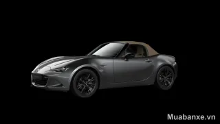 Mazda MX-5 màu xám 3/4 trước, thiết kế thể thao và hiện đại.