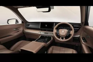 Tap-lô và vô-lăng Toyota Century
