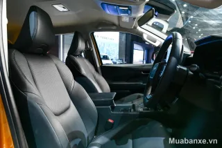 Toyota Hilux hàng ghế trước với thiết kế hiện đại và tiện nghi