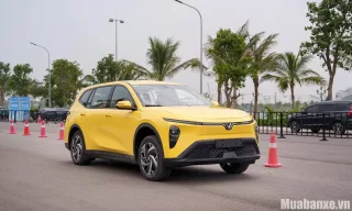 Cảm giác lái xe VinFast Limo Green