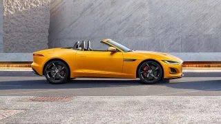 Jaguar F TYPE màu vàng