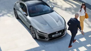 Jaguar F TYPE màu xám