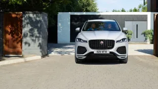 Jaguar F Pace màu trắng