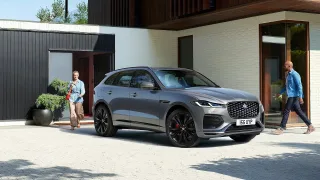 Jaguar F Pace màu xám