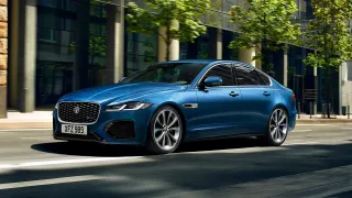 Jaguar XF màu xanh
