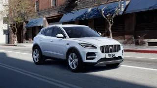 Jaguar E–Pace màu trắng