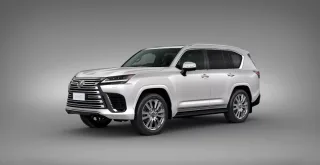 Lexus LX 600 màu trắng