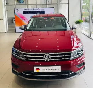 Volkswagen Tiguan màu đỏ