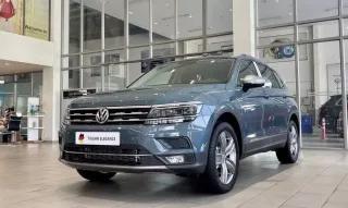 Volkswagen Tiguan màu xanh