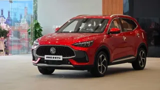 MG HS màu đỏ