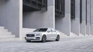 Volvo S90 màu trắng