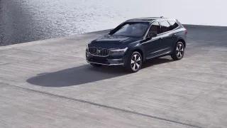 Volvo XC60 màu xanh đen