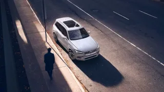 Volvo XC90 màu trắng