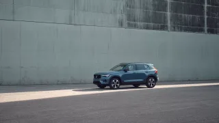 Volvo XC40 màu xanh