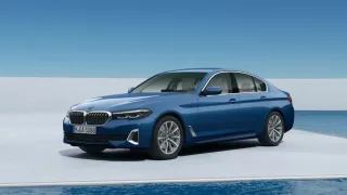 BMW 530i màu xanh