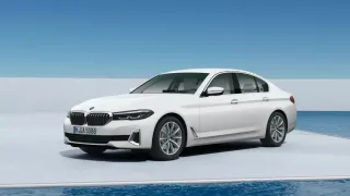 BMW 530i màu trắng