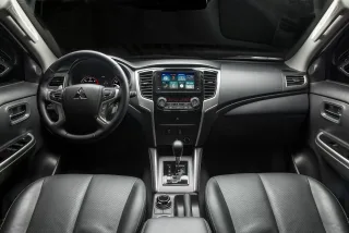 Nội thất Mitsubishi Triton